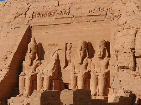 Fotos Kolosstatue König Ramses II