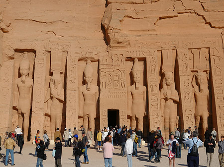 Foto Tempel mit Touristen