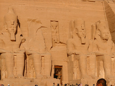 Fotos Tempel mit Touristen | Abu Simbel