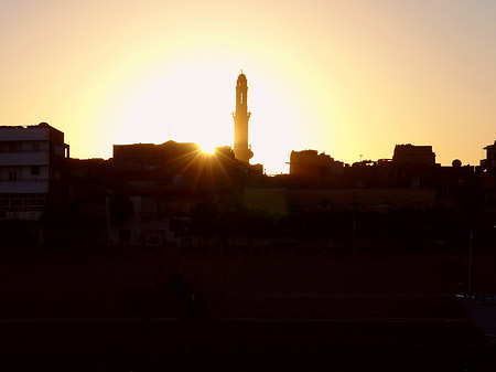 Sonnenuntergang über der Stadt Foto 