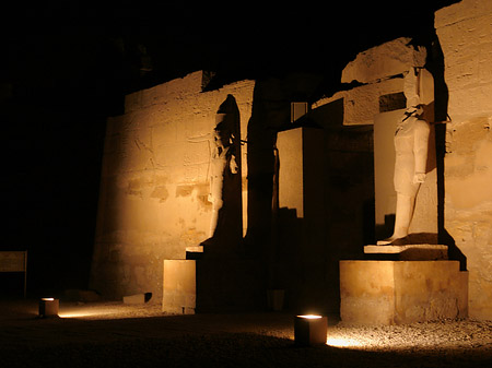 Karnak Tempel bei Nacht