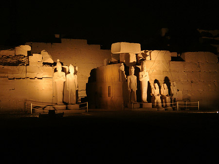 Karnak Tempel bei Nacht Foto 