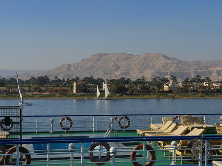 Foto Berg vom Schiff aus - Luxor