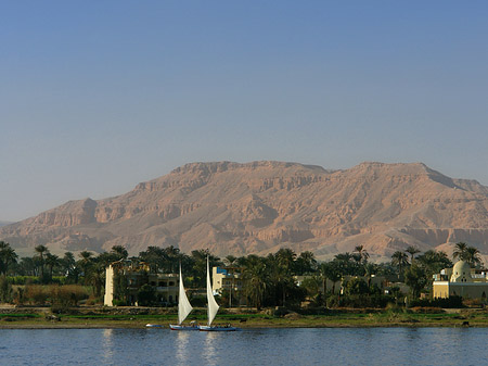 Fotos Berg vom Schiff aus | Luxor