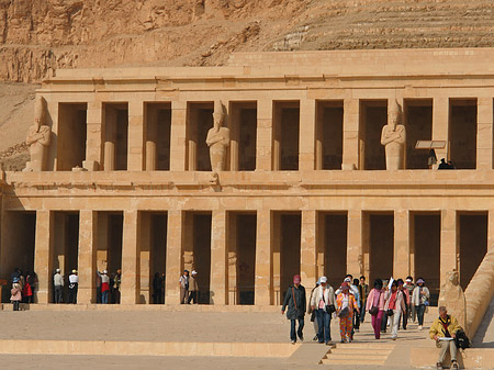 Eingang zu Tempel der Hatschepsut Fotos