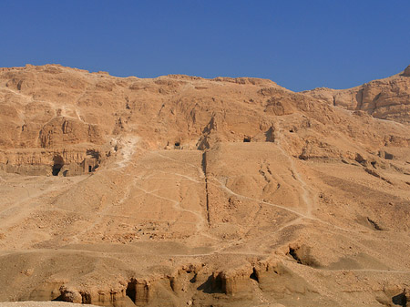 Fotos Eingang zum Tempel mit Berg