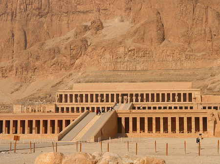 Fotos Eingang zum Tempel mit Berg | 