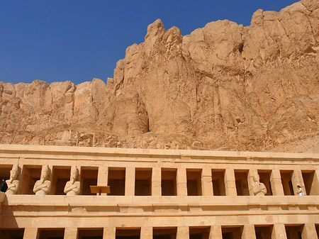 Fotos Eingang zum Tempel mit Berg | 