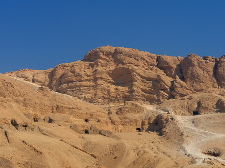 Fotos Eingang zum Tempel mit Berg